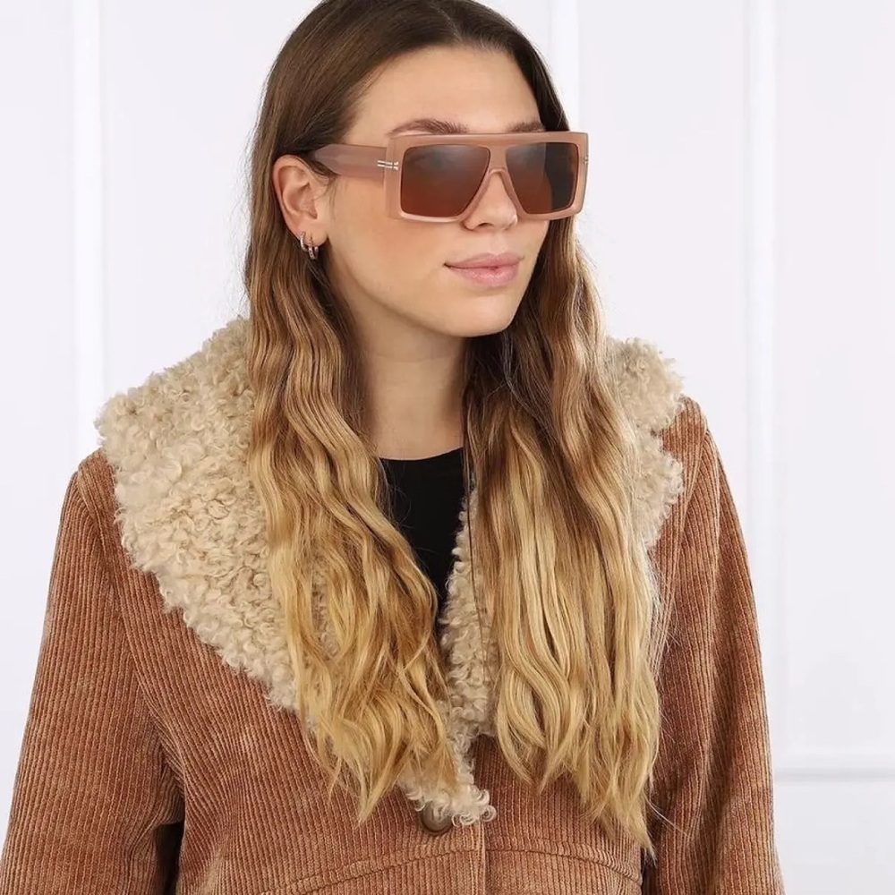 Marc Jacobs Oversized sunglasses. New with case and cloth. authentic, Brown